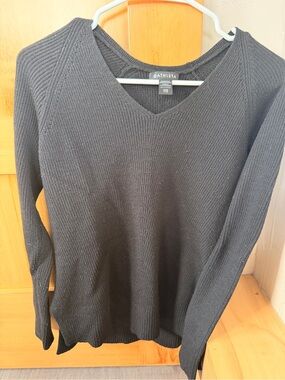 Athleta Women’s Black Hanover Refined V-Neck Sweater
